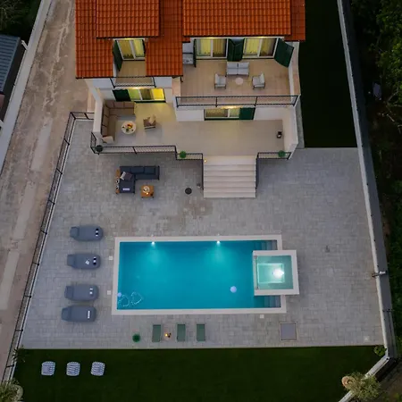 Villa Perla M, Sea View With Heated Pool *